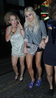 Pixie Lott feet photo thumbnail