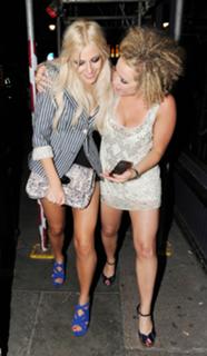 Pixie Lott feet photo thumbnail