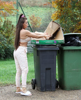 Katie Price feet photo thumbnail
