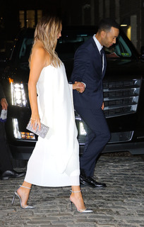 Chrissy Teigen feet photo thumbnail