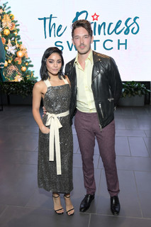 Vanessa Hudgens feet photo thumbnail