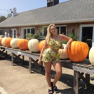 Iskra Lawrence feet photo thumbnail