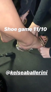 Kelsea Ballerini feet photo thumbnail