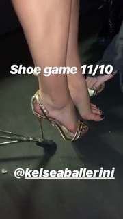 Kelsea Ballerini feet photo thumbnail