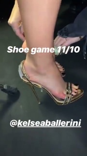 Kelsea Ballerini feet photo thumbnail