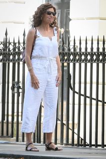 Minnie Driver feet photo thumbnail