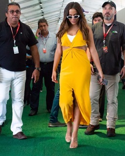 Anitta feet photo thumbnail