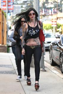 Katherine von Drachenberg feet photo thumbnail