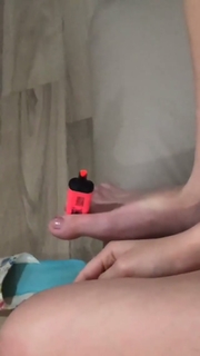 Kéfera Buchmann feet photo thumbnail