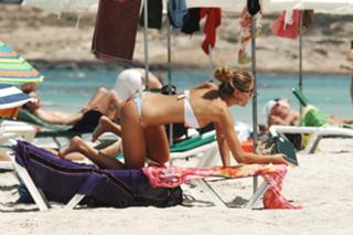 Elena Santarelli feet photo thumbnail