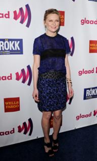 Kirsten Dunst feet photo thumbnail