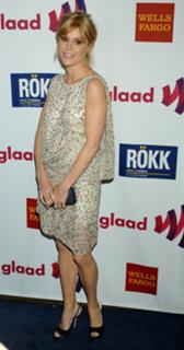 Julie Bowen feet photo thumbnail