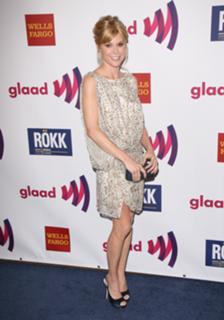 Julie Bowen feet photo thumbnail
