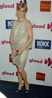Julie Bowen feet photo thumbnail