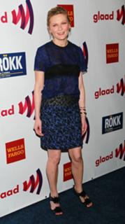 Kirsten Dunst feet photo thumbnail