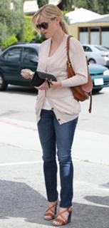 Reese Witherspoon feet photo thumbnail