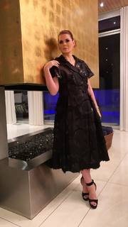 Debra Messing feet photo thumbnail