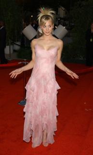 Kaley Cuoco feet photo thumbnail