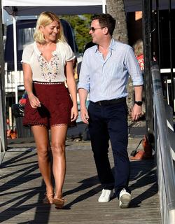 Holly Willoughby feet photo thumbnail