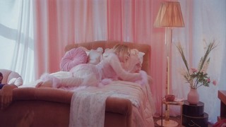 Sabrina Carpenter feet photo thumbnail