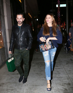 Sofía Vergara feet photo thumbnail