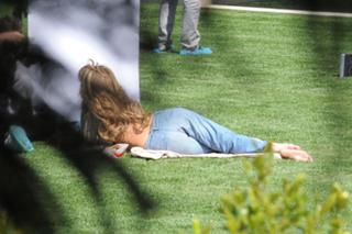 Jennifer Lopez feet photo thumbnail