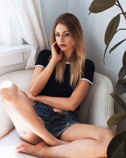 Maddie Phillips feet photo 2