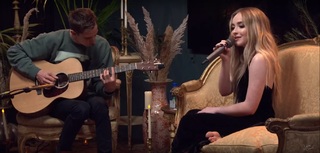 Sabrina Carpenter feet photo thumbnail
