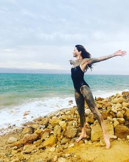 Michelle Monaghan feet photo thumbnail