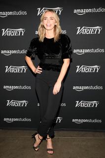 Emily Blunt feet photo thumbnail