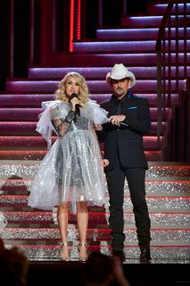 Carrie Underwood feet photo thumbnail