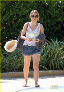 Kristen Bell feet photo thumbnail