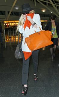 Lindsay Lohan feet photo thumbnail