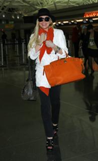 Lindsay Lohan feet photo thumbnail