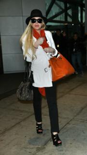 Lindsay Lohan feet photo thumbnail