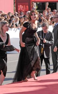 Sandra Bullock feet photo thumbnail