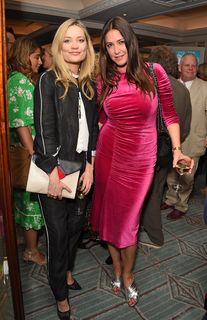 Lisa Snowdon feet photo thumbnail