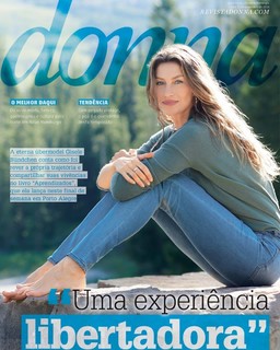 Gisele Bündchen feet photo thumbnail