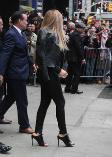 Mariah Carey feet photo thumbnail