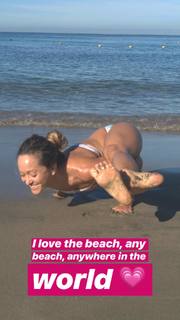 Kino MacGregor feet photo thumbnail