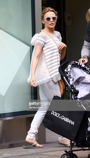Kylie Minogue feet photo thumbnail