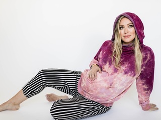 Hilary Duff feet photo thumbnail
