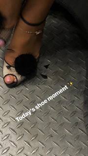 Mariah Carey feet photo thumbnail