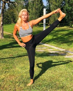 Federica Fontana feet photo thumbnail