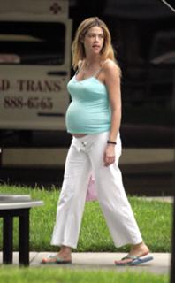 Denise Richards feet photo thumbnail