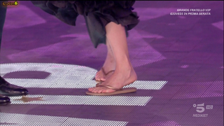 Ilary Blasi feet photo thumbnail