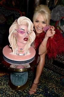 Rita Ora feet photo thumbnail