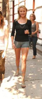 Cameron Diaz feet photo thumbnail