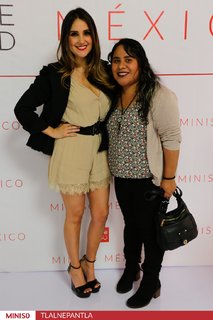 Dulce María feet photo thumbnail
