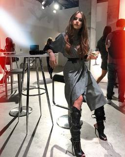 Xenia Tchoumitcheva feet photo thumbnail